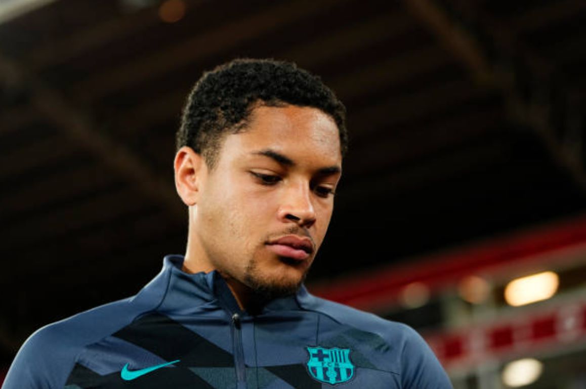 Roque phải đầu hàng trước áp lực từ Barca.